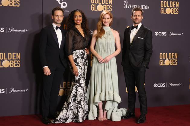 January 7, 2024, Beverly Hills, CA, USA: Patrick J. Adams, Gina Torres, Sarah Rafferty and Gabriel Macht pose in the press room during the 81st Annual Golden Globe Awards at The Beverly Hilton on January 07, 2024 in Beverly Hills, California. Beverly Hills USA - ZUMAs181 20240107_zea_s181_346 Copyright: xCraSHx