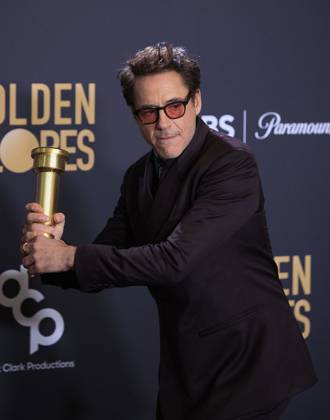 January 7, 2024, Beverly Hills, California, USA: Robert Downey Jr. in the press room of the 81st Annual Golden Globe Awards on Sunday January 7, 2024 at The Beverly Hilton Hotel in Beverly Hills, California. ARIANA RUIZ PI Beverly Hills USA - ZUMAp124 20240107_zaa_p124_118 Copyright: xArianaxRuizx