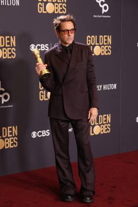 January 7, 2024, Beverly Hills, CA, USA: Robert Downey Jr., winner of the Best Performance by a Male Actor in a Supporting Role in any Motion Picture award for Oppenheimer, poses in the press room during the 81st Annual Golden Globe Awards at The Beverly Hilton on January 07, 2024 in Beverly Hills, California. Beverly Hills USA - ZUMAs181 20240107_zea_s181_410 Copyright: xCraSHx