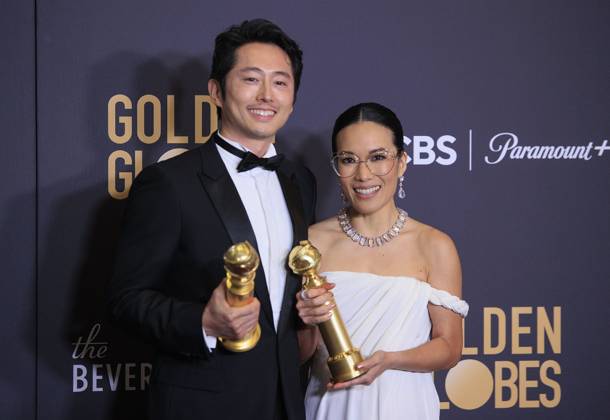 January 7, 2024, Beverly Hills, California, USA: Steven Yeun and Ali Wong (L-R) in the press room of the 81st Annual Golden Globe Awards on Sunday January 7, 2024 at the The Beverly Hilton Hotel in Beverly Hills, California. ARIANA RUIZ PI Beverly Hills USA - ZUMAp124 20240107_zaa_p124_135 Copyright: xArianaxRuizx