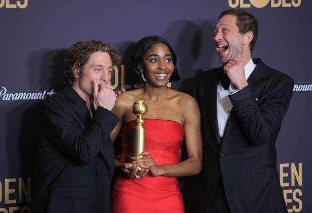 January 7, 2024, Beverly Hills, California, USA: Jeremy Allen White, Ayo Edebiri and Ebon Moss-Bachrach (L-R) in the press room of the 81st Annual Golden Globe Awards on Sunday January 7, 2024 at The Beverly Hilton Hotel in Beverly Hills, California. ARIANA RUIZ PI Beverly Hills USA - ZUMAp124 20240107_zaa_p124_144 Copyright: xArianaxRuizx