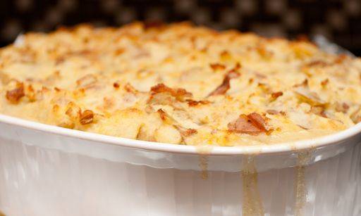 IMAGO Creative, Food, Pot Pie chicken pot pie with mashed potatoes ready to eat 1594412 RECORD DATE NOT STATED