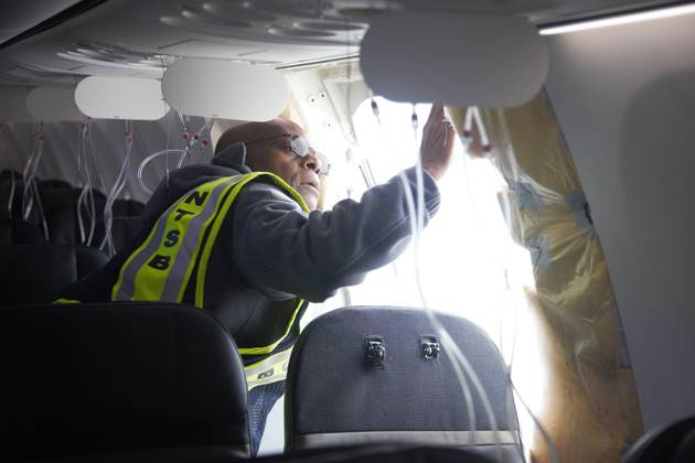 January 8, 2024, Portland, OR, United States: NTSB investigators examine the missing door plug section on Alaska Airlines Flight 1282, a Boeing 737-9 MAX commercial aircraft, January 7, 2024 in Portland, Oregon. The aircraft suffered a blowout of a door plug on January 5th resulting in uncontrolled decompression of the aircraft and forcing an emergency landing. Portland United States - ZUMAp138 20240108_zaa_p138_002 Copyright: xNtsb NationalxTransportationx