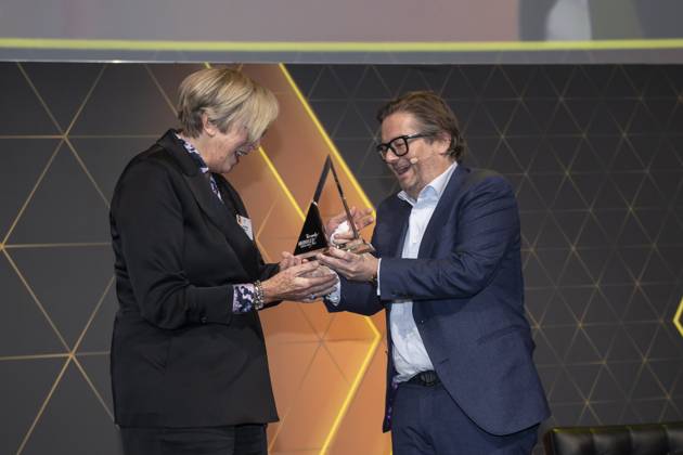 39th Manager of the Year 2023 LAEKEN, BELGIUM - JANUARY 10 : 39th edition of Manager of the Year. The Trends Manager of the Year is an initiative of Trends in collaboration with Kanaal Z. For the 39th time already, Trends is awarding the Trends Manager of the Year trophy to the manager whose company has made a valuable contribution to the Flemish economy and has played a pioneering role in it. Winners Lieve Mastery CEO Euroclear pictured with Marc Coucke on JANUARY 10, 2024 in Laeken, Belgium, 10 1 24 Laeken Belgium  Copyright: xPhilipxReynaersx