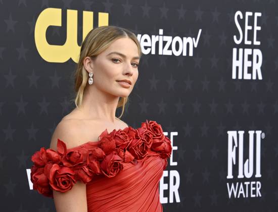 Bilder des Jahres 2024, Entertainment 01 Januar Entertainment Themen der Woche KW02 Margot Robbie attends the 29th annual Critics Choice Awards at the Barker Hanger in Santa Monica, California on Sunday, January 14, 2024.  LAP20240114007 JIMxRUYMEN