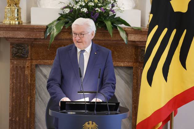 Frank-Walter Steinmeier, Bundespräsident , Deutschland, Berlin, Schloss Bellevue, Ansprache BPr Steinmeier bei der Verleihung des Verdienstkreuzes 1. Klasse des Verdienstordens der Bundesrepublik Deutschland an Klaus Cichutek und Lothar H. Wieler