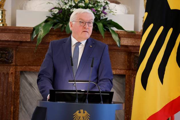 Frank-Walter Steinmeier, Bundespräsident , Deutschland, Berlin, Schloss Bellevue, Ansprache BPr Steinmeier bei der Verleihung des Verdienstkreuzes 1. Klasse des Verdienstordens der Bundesrepublik Deutschland an Klaus Cichutek und Lothar H. Wieler