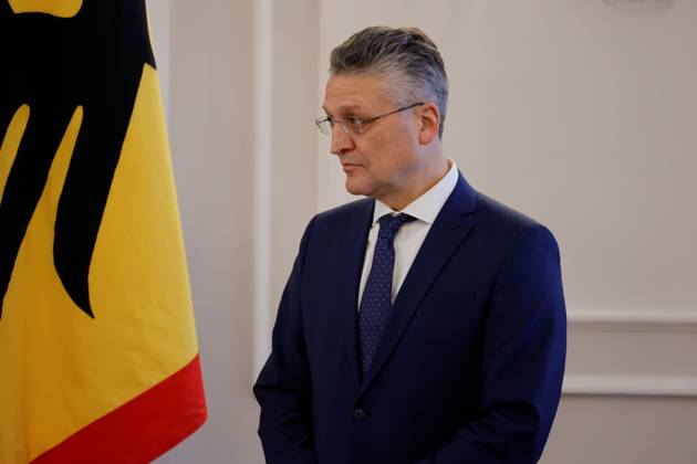 Prof. Dr. Dr. h.c. mult. Lothar H. Wieler, Deutschland, Berlin, Schloss Bellevue, Ansprache BPr Steinmeier bei der Verleihung des Verdienstkreuzes 1. Klasse des Verdienstordens der Bundesrepublik Deutschland an Klaus Cichutek und Lothar H. Wieler