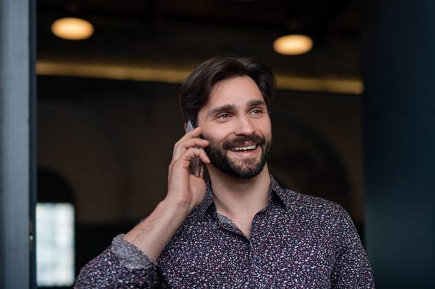 Portrait of young businessman standing indoors, using smarpthone. A portrait of young businessman standing indoors, using smarpthone. model released Copyright: xx Grand_Elektraren_Business_Portraits_2021_071