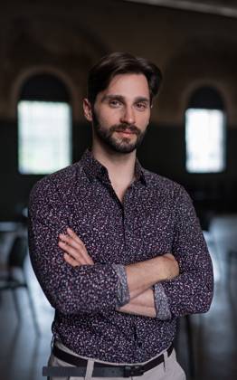 Portrait of young businessman standing indoors in office, looking at camera. A portrait of young businessman standing indoors in office, looking at camera. model released Copyright: xx Grand_Elektraren_Business_Portraits_2021_083