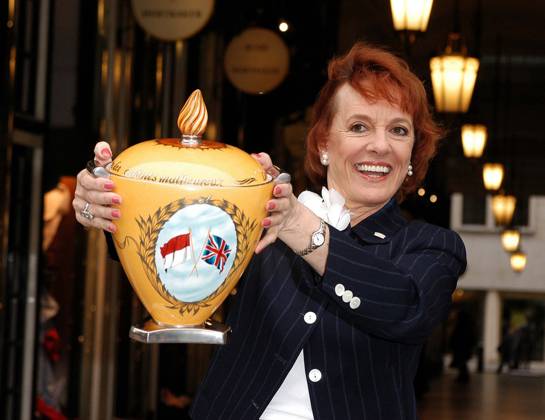 NORTH AMERICA-CANADA SALES ONLY London, England 3-29-2005 Esther Rantzen (ChildLine founder), unveils vase designed by royalty to be auctioned for charity at Waterford Wedgwood Store. Digital Photo By Ali Kadinsky-LMK-PHOTOlink.org www.photolink.org 1-800-674-8706 EDITORIAL USE ONLY Copyright: xx AlixKadinsky-PHOTOlinkx phlphotos020229