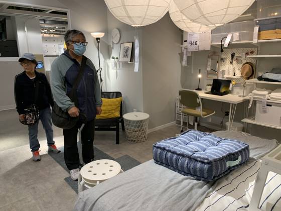 September 27, 2023, San Francisco, California, USA: Shoppers in the newly opened IKEA store on Market Street in San Francisco California is shown on Wednesday, September 27, 2023. The city of San Francisco has come under a lot of attack for how it is handling the homeless, drug and retail fallout in Downtown San Francisco. San Francisco USA - ZUMAm117 20230927_zaf_m117_050 Copyright: xDavidxG.xMcIntyrex