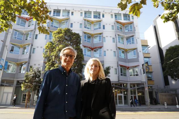 September 28, 2023, San Francisco, California, USA: Richard Springwater, Board Member, and Beth Stokes, Executive Director, of the Episcopal Community Services shown in front of one of their residential buildings in San Francisco, California on Thursday, September 28, 2023. The city of San Francisco has come under a lot of attack for how it is handling the homeless, drug and retail fallout in Downtown San Francisco. San Francisco USA - ZUMAm117 20230928_zaf_m117_041 Copyright: xDavidxG.xMcIntyrex