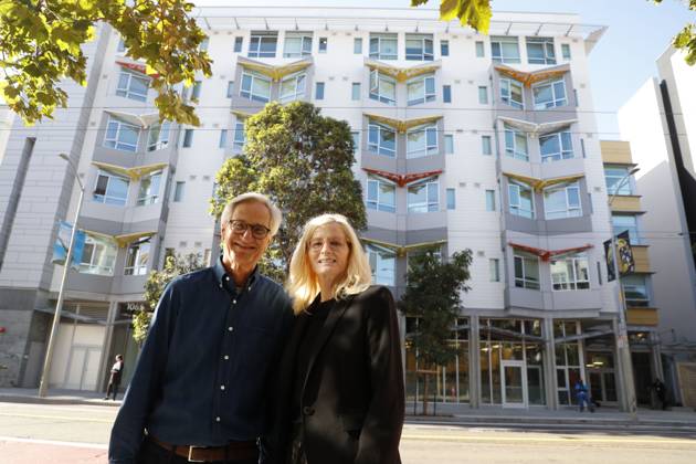 September 28, 2023, San Francisco, California, USA: Richard Springwater, Board Member, and Beth Stokes, Executive Director, of the Episcopal Community Services shown in front of one of their residential buildings in San Francisco, California on Thursday, September 28, 2023. The city of San Francisco has come under a lot of attack for how it is handling the homeless, drug and retail fallout in Downtown San Francisco. San Francisco USA - ZUMAm117 20230928_zaf_m117_042 Copyright: xDavidxG.xMcIntyrex