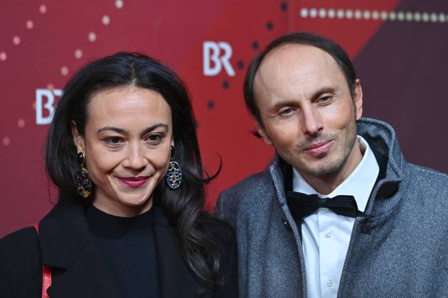 Luca VERHOEVEN mit Ehefrau Stephanie. Roter Teppich,Red Carpet,Bayerischer Filmpreis 2023 am 19.09.2024 im Prinzregententheater in Muenchen.