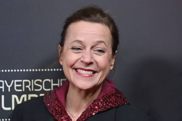 Jule RONSTEDT (Schauspielerin), Einzelbild,angeschnittenes Einzelmotiv,Portraet,Portrait,Porträt. Roter Teppich,Red Carpet,Bayerischer Filmpreis 2023 am 19.09.2024 im Prinzregententheater in Muenchen.
