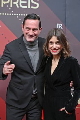Soenke Moehring und Anna Julia Antonucci. Roter Teppich,Red Carpet,Bayerischer Filmpreis 2023 am 19.09.2024 im Prinzregententheater in Muenchen.