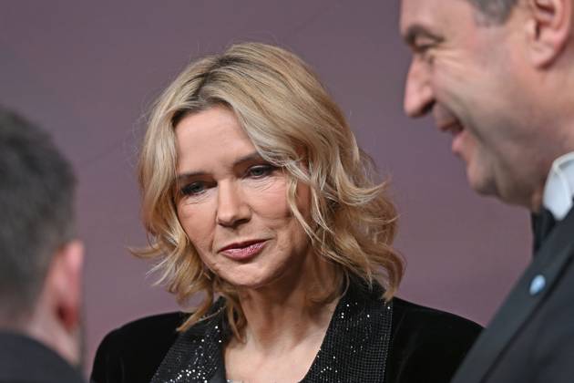 Veronica FERRES (Schauspielerin), Markus SOEDER (Ministerpraesident Bayern und CSU Vorsitzender). Roter Teppich,Red Carpet,Bayerischer Filmpreis 2023 am 19.09.2024 im Prinzregententheater in Muenchen.