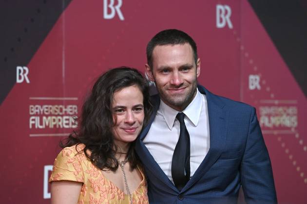 Maya Haddad (Schauspielerin), Jonathan Mueller (Schauspieler), Roter Teppich,Red Carpet,Bayerischer Filmpreis 2023 am 19.09.2024 im Prinzregententheater in Muenchen.