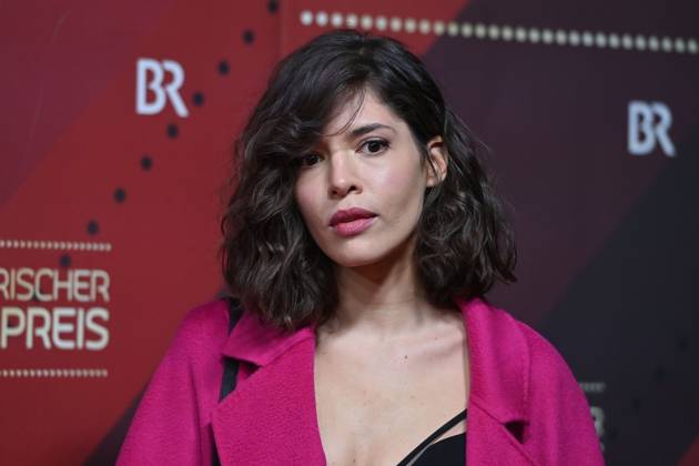 Jasmin Gassmann (Jasmin Lord) ,Schauspielerin, Einzelbild,angeschnittenes Einzelmotiv,Portraet,Portrait,Porträt. Roter Teppich,Red Carpet,Bayerischer Filmpreis 2023 am 19.09.2024 im Prinzregententheater in Muenchen.