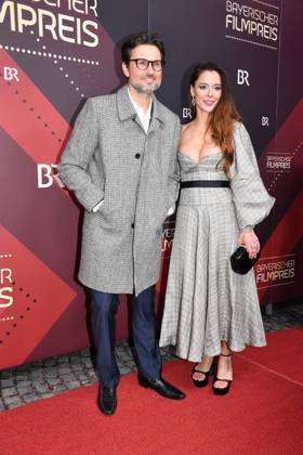 Simon Verhoeven und Bella Dayne Verleihung des Bayerischen Filmpreis Prinzregenten Theater München 19. Januar 2024