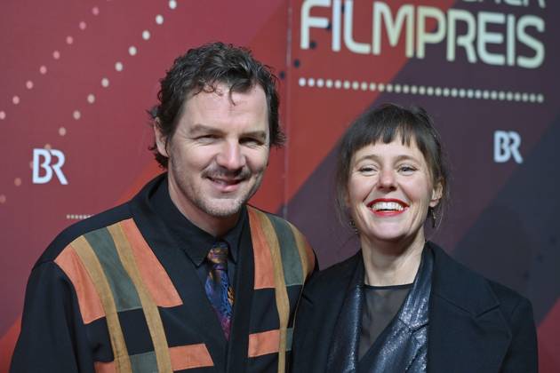 Felix Klare (Schauspieler) mit Zora Thiessen (Schauspielerin). Roter Teppich,Red Carpet,Bayerischer Filmpreis 2023 am 19.09.2024 im Prinzregententheater in Muenchen.