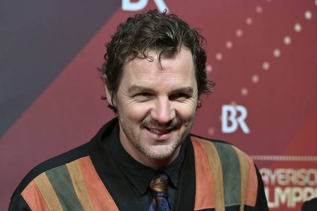 Felix Klare (Schauspieler), Einzelbild,angeschnittenes Einzelmotiv,Portraet,Portrait,Porträt. Roter Teppich,Red Carpet,Bayerischer Filmpreis 2023 am 19.09.2024 im Prinzregententheater in Muenchen.