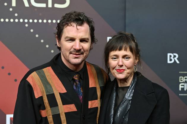 Felix Klare (Schauspieler) mit Zora Thiessen (Schauspielerin). Roter Teppich,Red Carpet,Bayerischer Filmpreis 2023 am 19.09.2024 im Prinzregententheater in Muenchen.