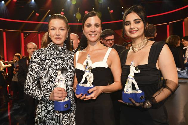 Hannah Herzsprung, Aylin Tezel und Bayan Layla bei der Verleihung des 45. Bayerischen Filmpreises 2023 im Prinzregententheater. München, 19.01.2024