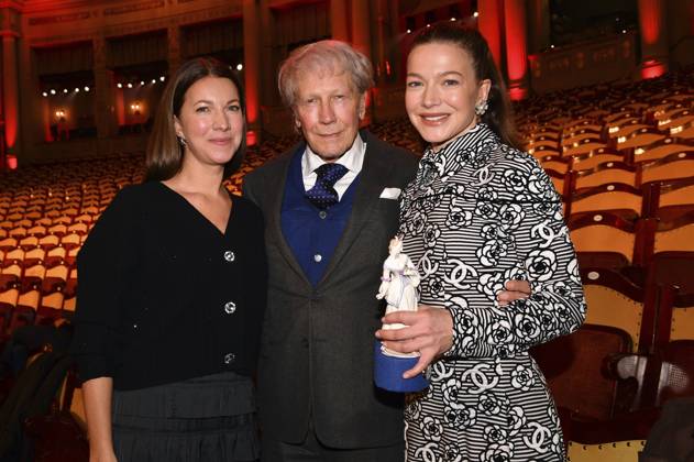 Özlem Schäfer, Bernd Herzsprung und Hannah Herzsprung bei der Verleihung des 45. Bayerischen Filmpreises 2023 im Prinzregententheater. München, 19.01.2024