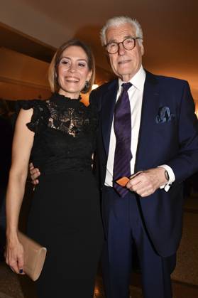 Sky du Mont mit Partnerin Julia Schütze bei der Verleihung des 45. Bayerischen Filmpreises 2023 im Prinzregententheater. München, 19.01.2024