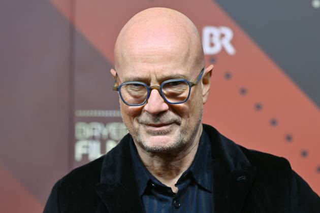 Christian Berkel (Schauspieler), Einzelbild,angeschnittenes Einzelmotiv,Portraet,Portrait,Porträt. Roter Teppich,Red Carpet,Bayerischer Filmpreis 2023 am 19.09.2024 im Prinzregententheater in Muenchen.