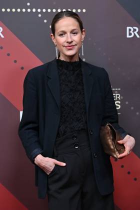 Lisa Bitter (Schauspielerin), Einzelbild,angeschnittenes Einzelmotiv,Halbfigur,halbe Figur, Roter Teppich,Red Carpet,Bayerischer Filmpreis 2023 am 19.09.2024 im Prinzregententheater in Muenchen.