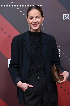 Lisa Bitter (Schauspielerin), Einzelbild,angeschnittenes Einzelmotiv,Halbfigur,halbe Figur, Roter Teppich,Red Carpet,Bayerischer Filmpreis 2023 am 19.09.2024 im Prinzregententheater in Muenchen.