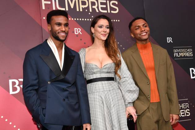 Titan Njie, Bella Wayne und Elan Ben Ali Verleihung des Bayerischen Filmpreis Prinzregenten Theater München 19. Januar 2024