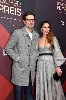 Simon Verhoeven und Bella Dayne Verleihung des Bayerischen Filmpreis Prinzregenten Theater München 19. Januar 2024