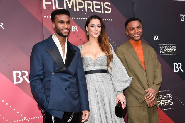 Titan Njie, Bella Wayne und Elan Ben Ali Verleihung des Bayerischen Filmpreis Prinzregenten Theater München 19. Januar 2024