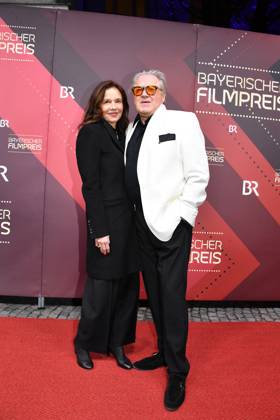 Michael Brandner mit Ehefrau Verleihung des Bayerischen Filmpreis Prinzregenten Theater München 19. Januar 2024
