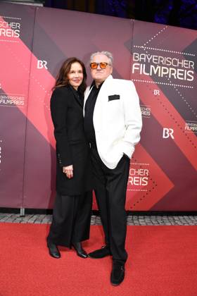 Michael Brandner mit Ehefrau Verleihung des Bayerischen Filmpreis Prinzregenten Theater München 19. Januar 2024