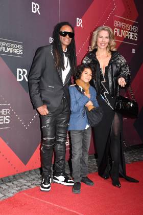 Fab Morvan, Stella und Sohn Sacha Verleihung des Bayerischen Filmpreis Prinzregenten Theater München 19. Januar 2024