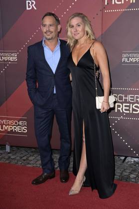 Moritz Bleibtreu mit Ehefrau Saskia Bleibtreu bei der Verleihung des 45. Bayerischen Filmpreises 2023 im Prinzregententheater. München, 19.01.2024