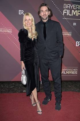 Tina Kaiser und Max Wiedemann bei der Verleihung des 45. Bayerischen Filmpreises 2023 im Prinzregententheater. München, 19.01.2024