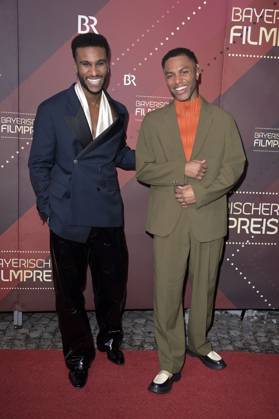 Tijan Njie und Elan Ben Ali bei der Verleihung des 45. Bayerischen Filmpreises 2023 im Prinzregententheater. München, 19.01.2024