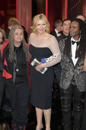 Carmen Pilatus, Veronica Ferres und Fabrice Morvan bei der Verleihung des 45. Bayerischen Filmpreises 2023 im Prinzregententheater. München, 19.01.2024
