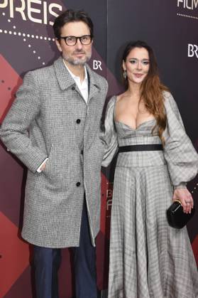 Simon Verhoeven und Bella Dayne bei der Verleihung des 45. Bayerischen Filmpreises 2023 im Prinzregententheater. München, 19.01.2024