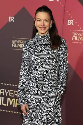 Bayerischer Filmpreis 2023 Hannah Herzsprung auf dem roten Teppich. Verleihung des 45. Bayerischen Filmpreises 2023 am 19.01.2024 im Prinzregententheater in Münche. Bayern, Deutschland.