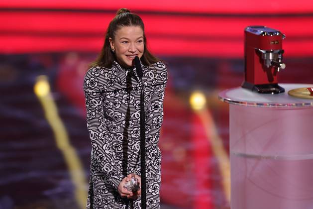 Bayerischer Filmpreis 2023 Hannah Herzsprung, Preisträgerin in der Kategorie Beste Darstellerin bei ihrer Dankesrede. Verleihung des 45. Bayerischen Filmpreises 2023 am 19.01.2024 im Prinzregententheater in Münche. Bayern, Deutschland.