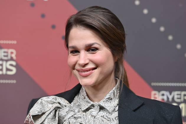 Cristina do Rego (Schauspielerin), Einzelbild,angeschnittenes Einzelmotiv,Portraet,Portrait,Porträt. Roter Teppich,Red Carpet,Bayerischer Filmpreis 2023 am 19.09.2024 im Prinzregententheater in Muenchen.