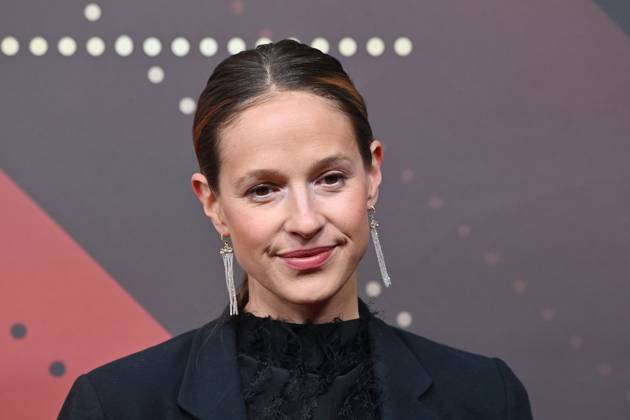 Lisa Bitter (Schauspielerin), Einzelbild,angeschnittenes Einzelmotiv,Portraet,Portrait,Porträt. Roter Teppich,Red Carpet,Bayerischer Filmpreis 2023 am 19.09.2024 im Prinzregententheater in Muenchen.