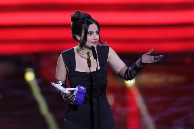 Bayerischer Filmpreis 2023 Bayan Layla bei der Dankesrede. Verleihung des 45. Bayerischen Filmpreises 2023 am 19.01.2024 im Prinzregententheater in Münche. Bayern, Deutschland.